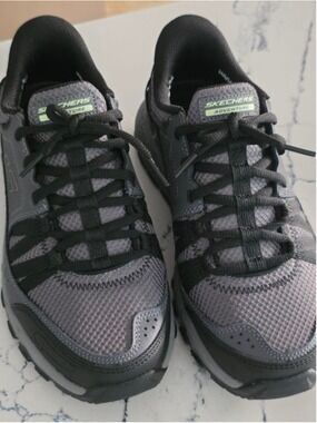 Men's Skechers Athletic Shoes 7.5 Black Gray Slip-Ins